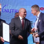 Wiceprezes Filplast odbiera nagrodę Opolska Marka 2023 dla firmy Filplast